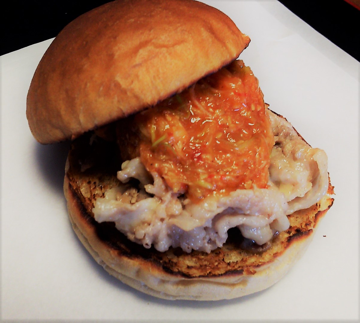 トンだ辛味噌こおりバーガー