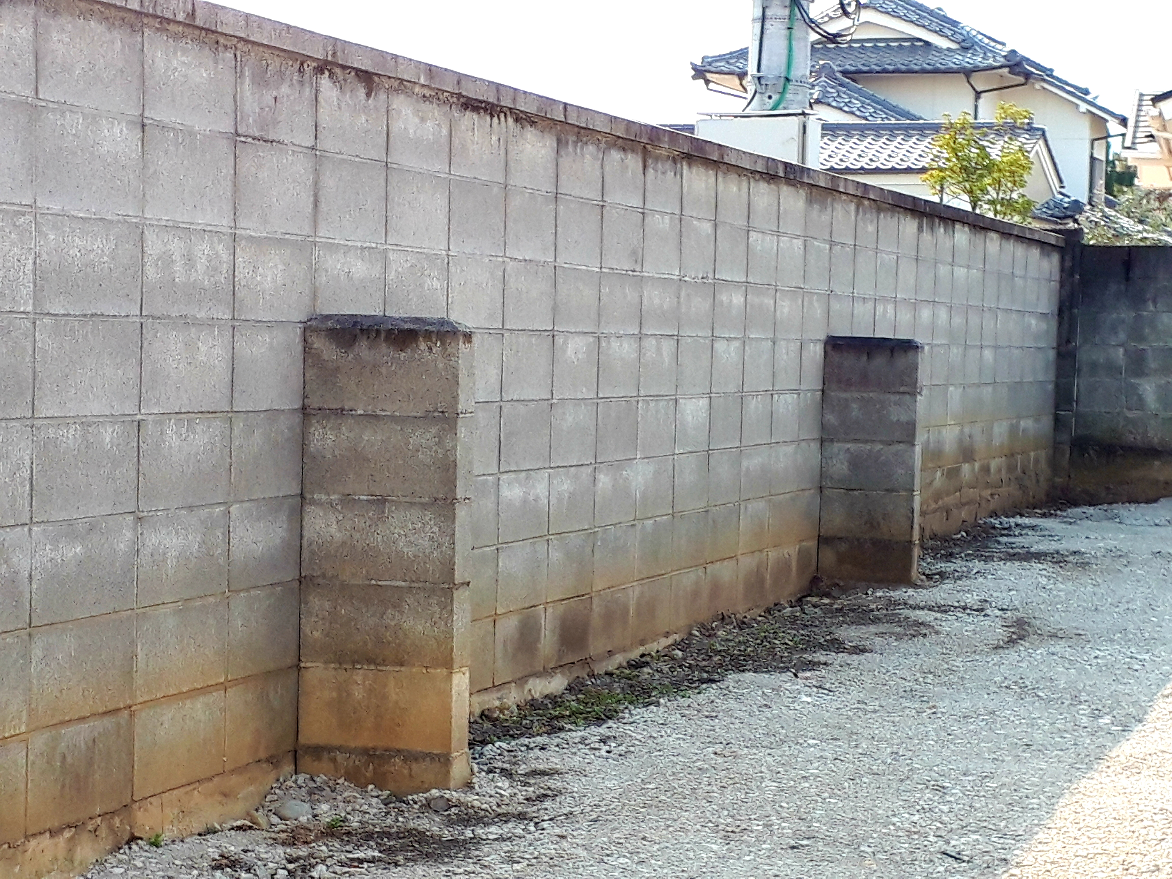 ブロック塀と控え壁